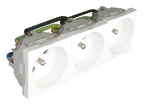 Tomada Tripla Francesa com Obturador - 6 Módulos